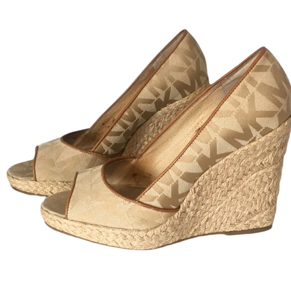 Michael Kors: MK Logo printed espadrilles wedge heels. Size 8 1/2M. Pre-owned - Picture 2 of 11